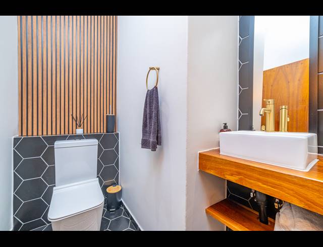5 BEDROOM FREEHOLD FOR SALE IN NORTHCLIFF